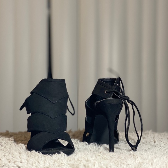 Black Heels - Picture 3 of 3